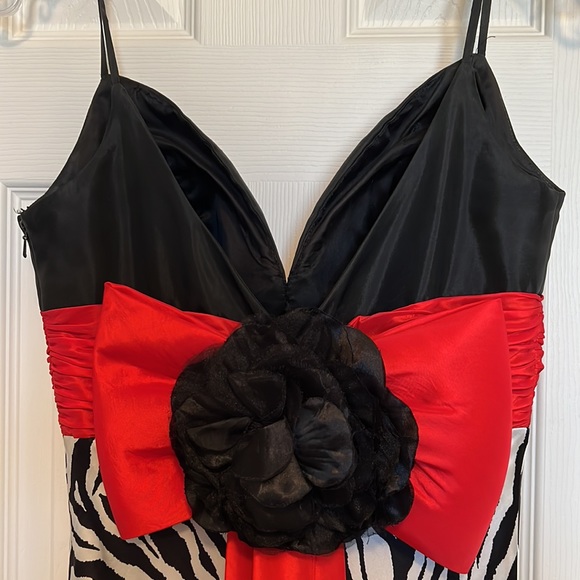 Jovani Silk Prom Dress - Picture 4 of 10